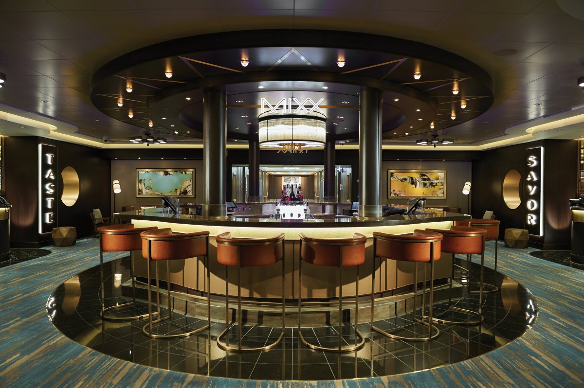 El MIXX Bar, un clásico de NCL atendido por los mejores bartender que ponen a su alcance los más soprendentes cócteles del mundo... CRUCEROS ALASKA NORWEGIAN BLISS CRUCEROS CARIBE NORWEGIAN BLISS CRUCEROS RIVIERA MEXICANA NORWEGIAN BLISS CRUISES ALASKA CRUISES NCL NORWEGIAN BLISS CARIBBEAN NCL CRUISES NORWEGIAN BLISS #NorwegianBliss #CruiseNorwegian #Alaska #AlaskaCruises #CaribbeanCruises #AlaskaNCL #CaribbeanNCL #CrucerosEstadosUnidos #CrucerosSeatttle #SeattleCruises #NewShip #MixxBar